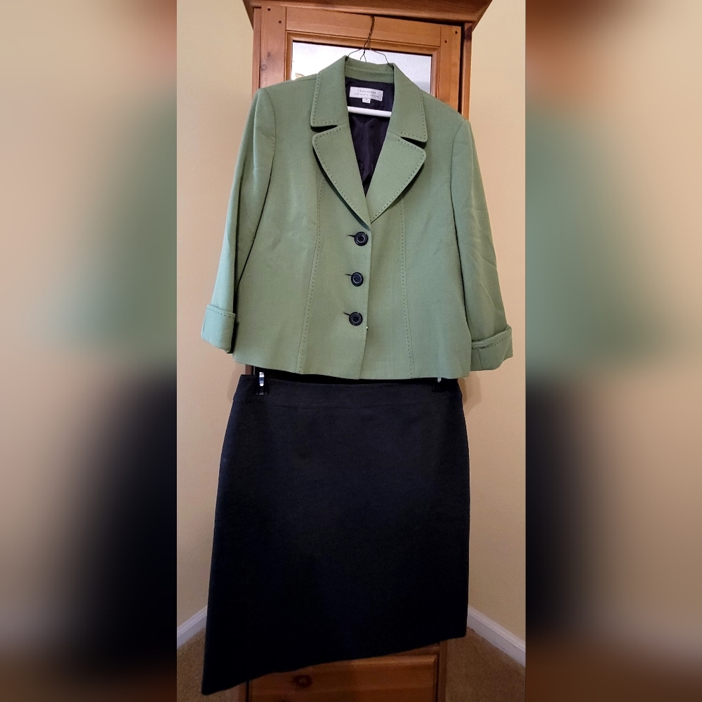 Tahari Womens Skirt Suit, size 16